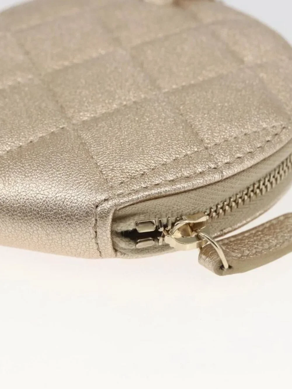CHANEL Matelasse Earphone case Pouch Leather Champagne Gold CC Auth 163737SAM